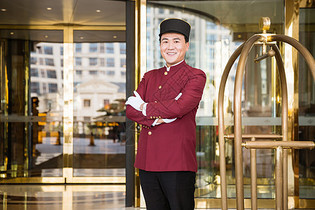 專業(yè)酒店管理服務(wù)人員的接待形象及高清圖片下載指南